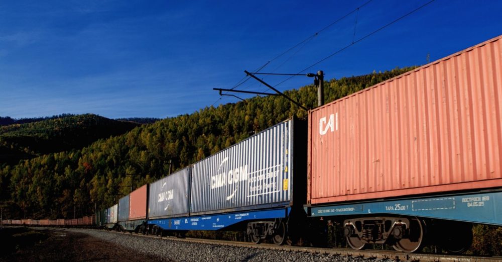 Как транспортировать товары с помощью железной дороги?