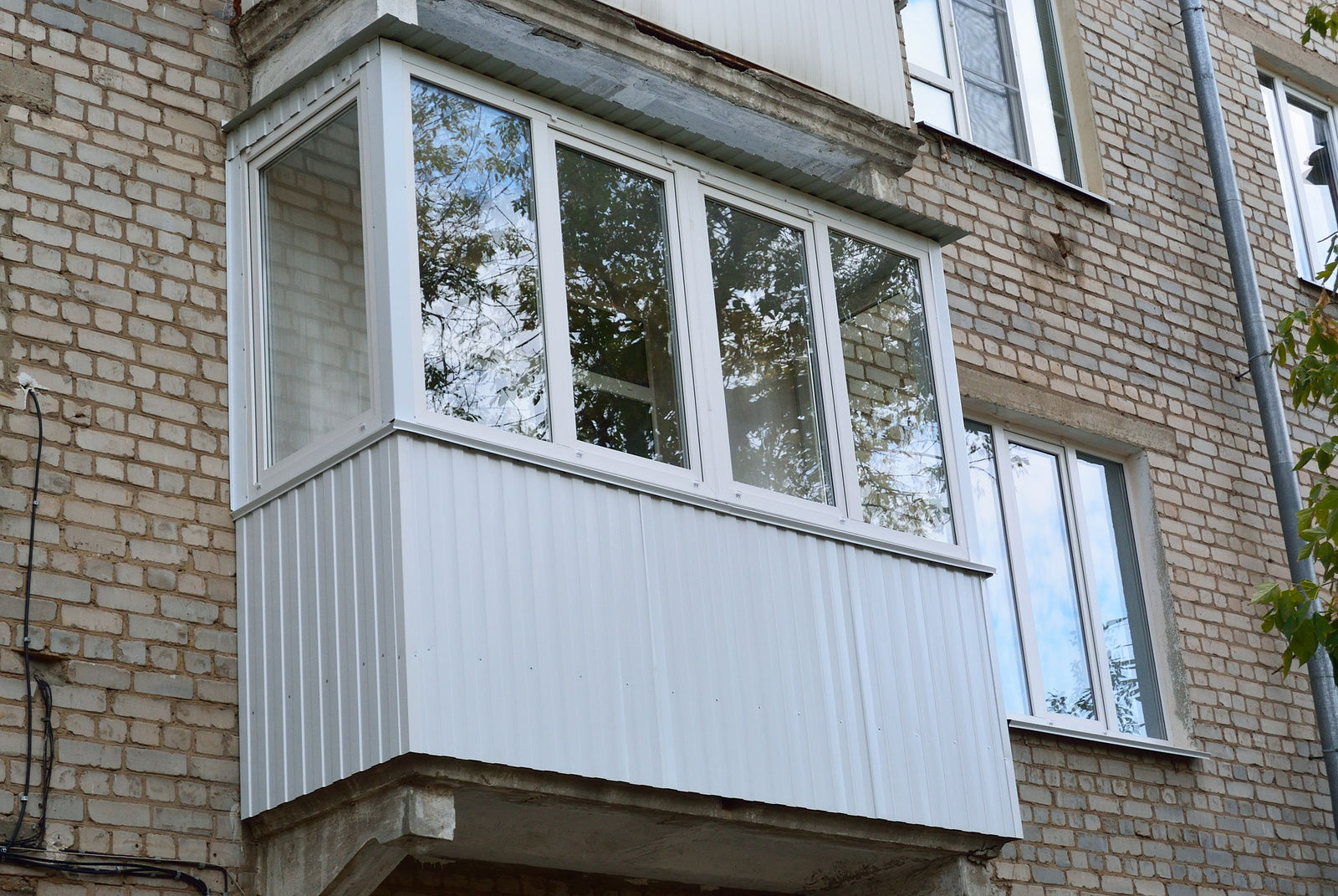 Остекление балконов в Челябинске: цены и качество работы