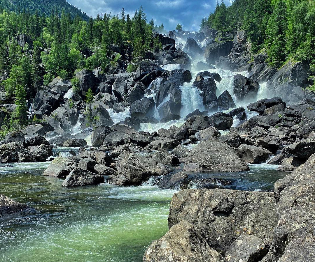 Волшебные водопады Алтая: индивидуальный джип-тур к Учару и Куркуре